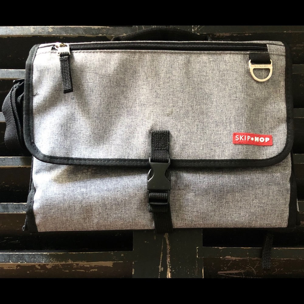 SKIP HOP Pronto Baby Changing Station